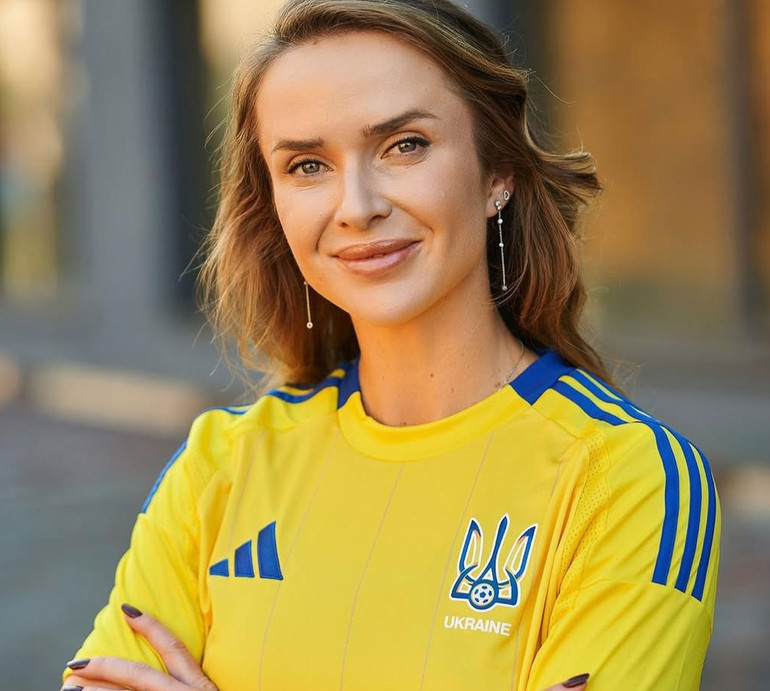 Світоліна в літаку з мамою і донькою показала, як розпочала відпустку на морі