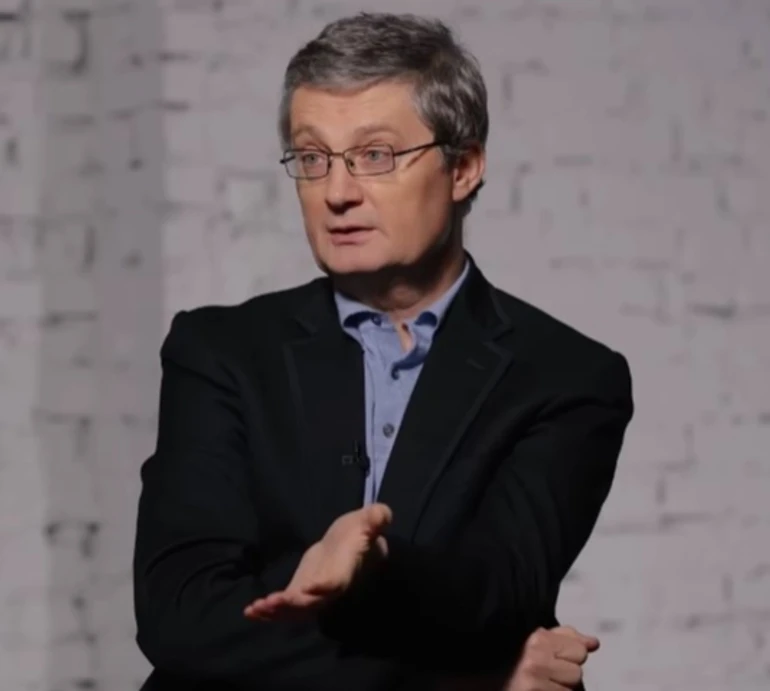 Ще вистачає: Кондратюк розказав, за які кошти живе, про розмір пенсії і хто платить за навчання доньки в Америці