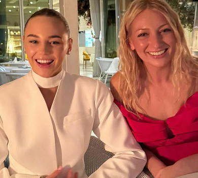 Білодід на святкових фото показалася з сестрою Мхітаряна, з яким їй приписують роман