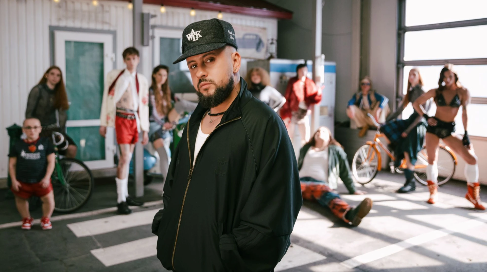 Після мемів про його вагу: MONATIK присвятив кліп усім, хто зазнав булінгу та зміг звільнитися від ярликів