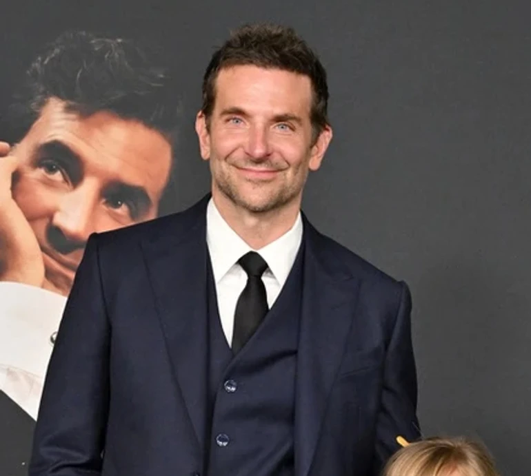 Купера у ресторані заскочили за ніжними цілунками з Хадід. Фото