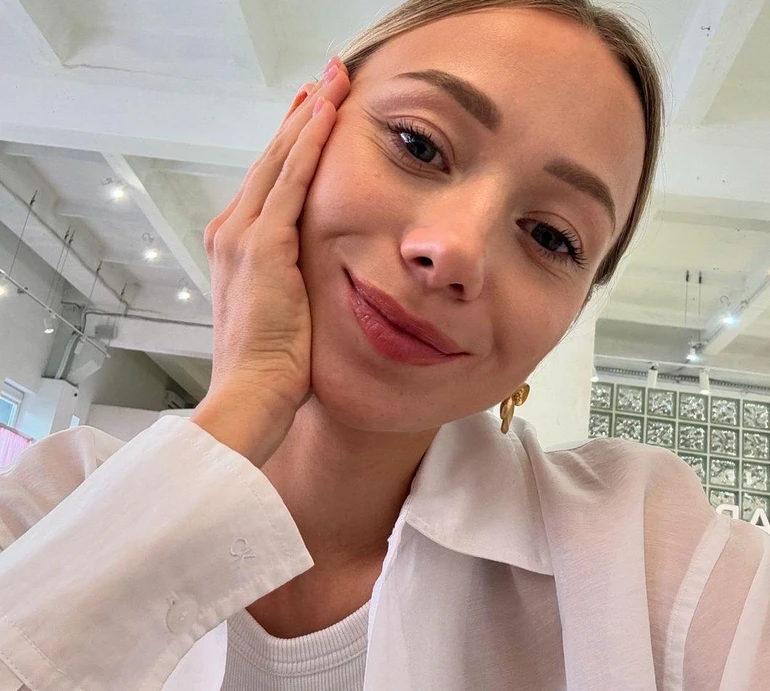 Диво: Репяхова вколола філери у підборіддя та похвалилася результатом. Фото