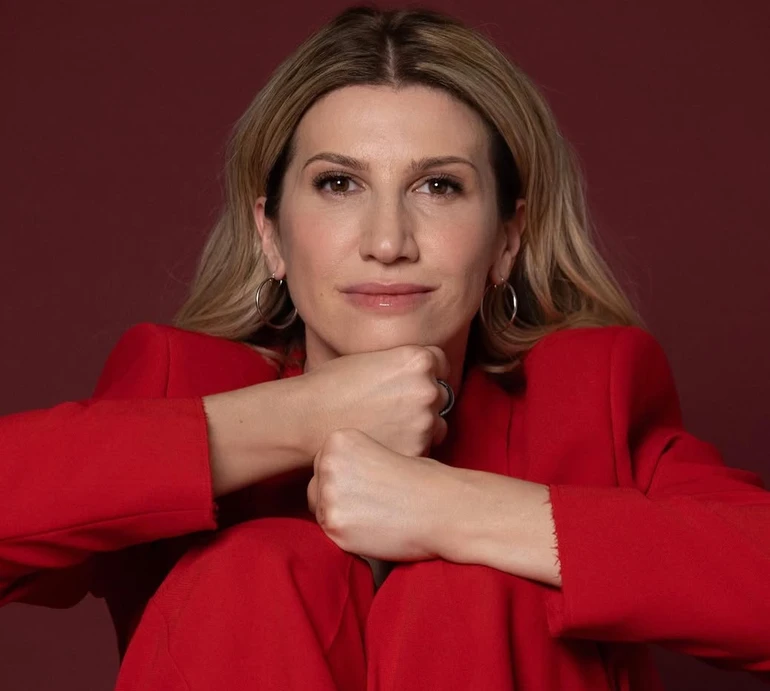 Щоб не нашкодити: Луценко показала, як правильно присідати. Відео