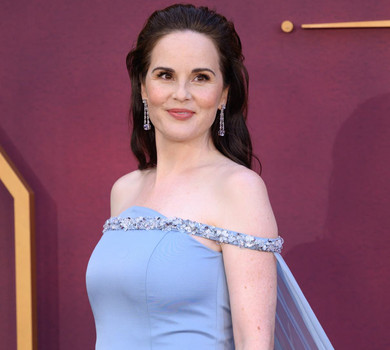 43-річна зірка Абатства Даунтон Докері на парадному хіднику ефектно розсекретила свою вагітність. Фото