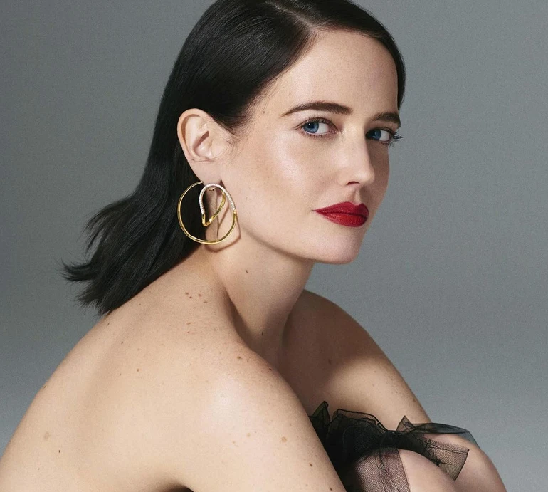 Єва Грін у хустці з малюнками Поліни Райко підтримала Україну