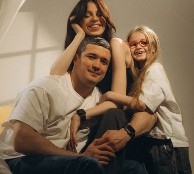 Федоров разом із дружиною та 8-річною доцею показав їхню традиційну новорічну місію. Фото