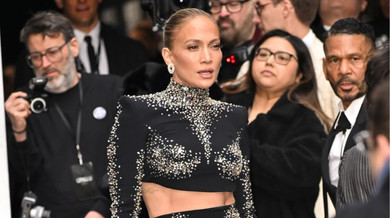 Лопес засвітила личко без косметики та показала, як робить свій природний мейкап. Відео