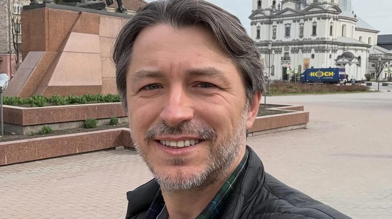 Притула замилував святковим фото з чотирма дітьми та коханою