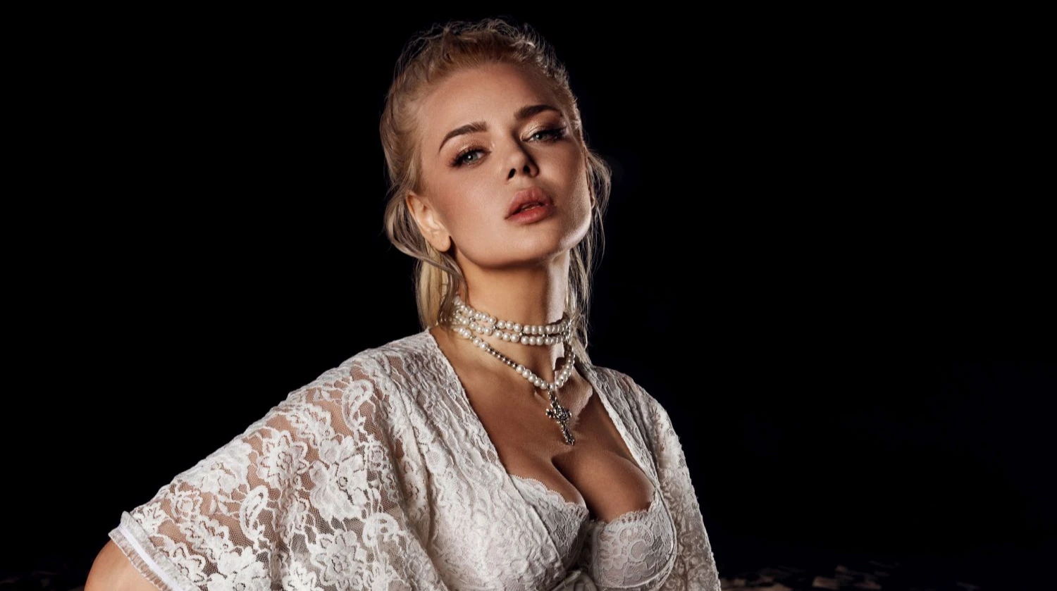 Вперше так надовго лишила сина: Гросу презентувала кліп, який зняла в США за 7 днів