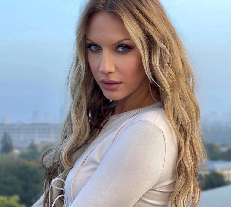 Брови-ниточки, блонд і метелик на шиї: Нікітюк показала себе і Бєднякова на початку кар'єри