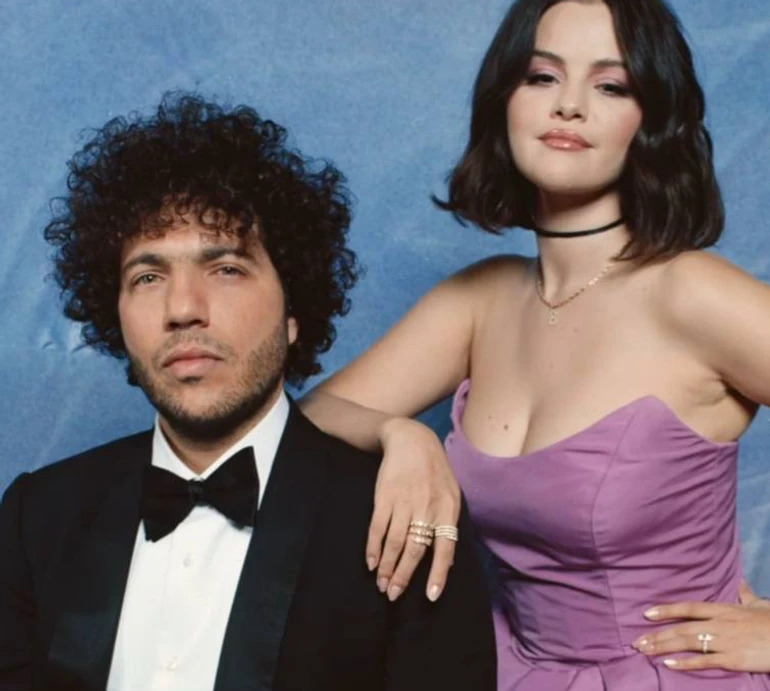 Випускна сукня та смокінг: наречений влаштував для Гомес свято, якого в неї ніколи не було