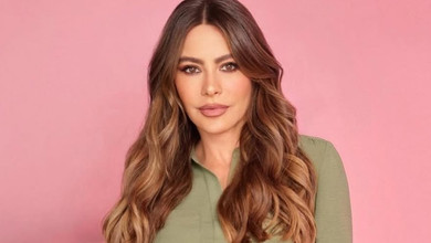 52-річна Вергара в самих стрінгах підставила сонцю пружні сідниці. Фото