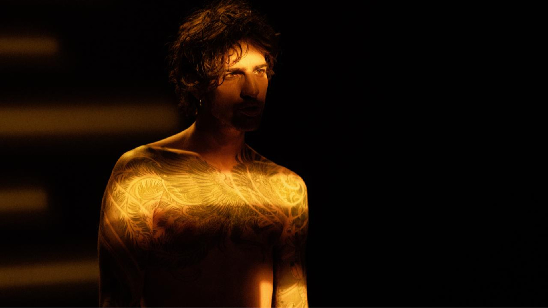 "Тваринне почуття": Дантес і Лавренюк влаштували пристрасть в атмосферному кліпі на пісню до еротичного фільму