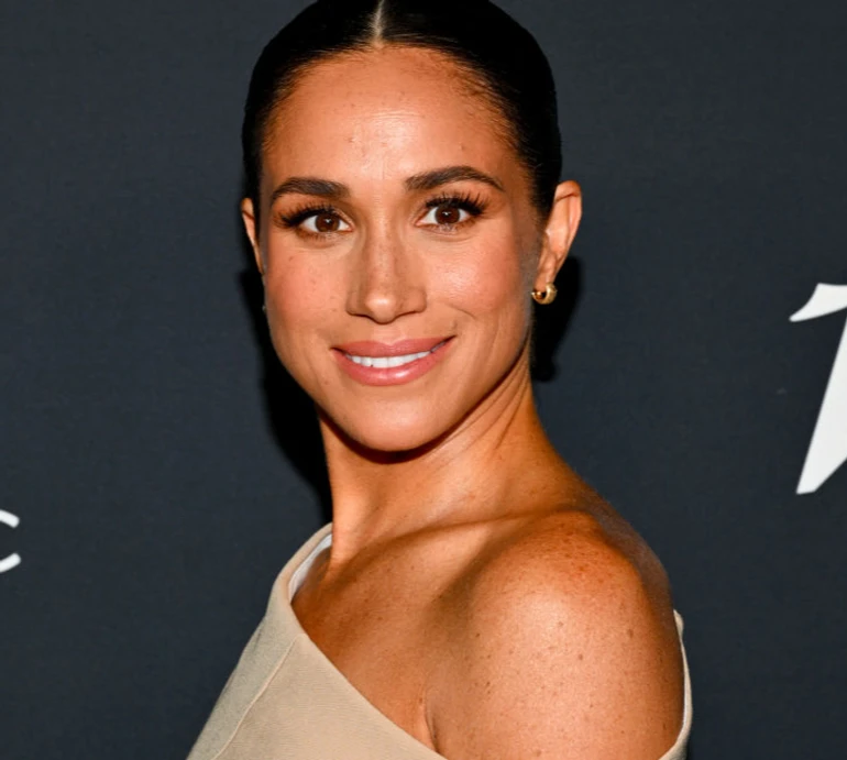 Меган Маркл оголила плече в сукні за $1390 на вечірці у Лос-Анджелесі. ФОТО