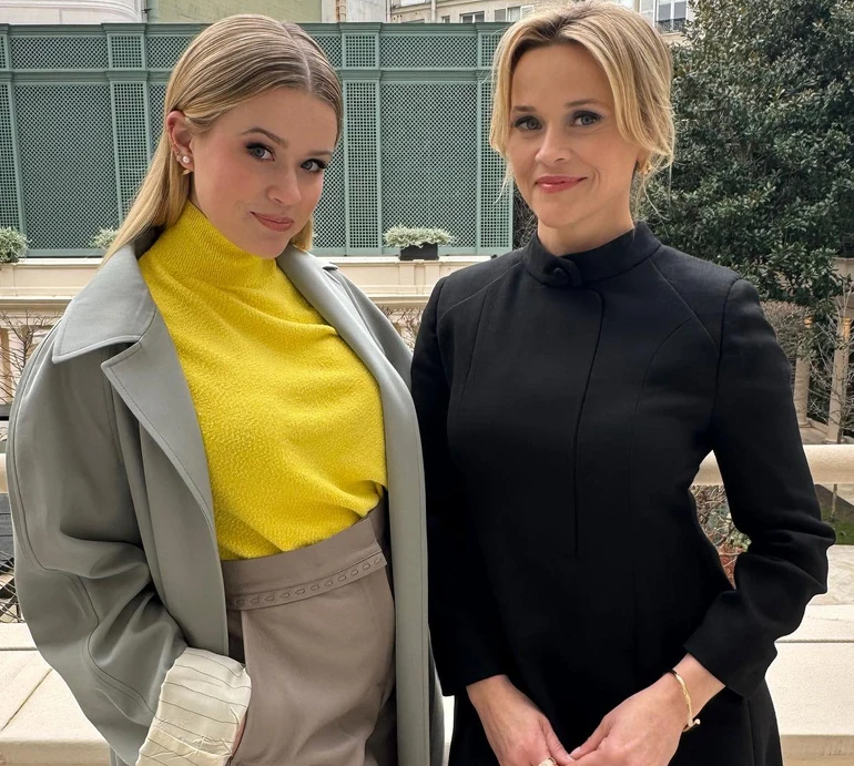 Візерспун із дочкою-копією вигуляли на вечірку схожі сукні та діаманти. Фото