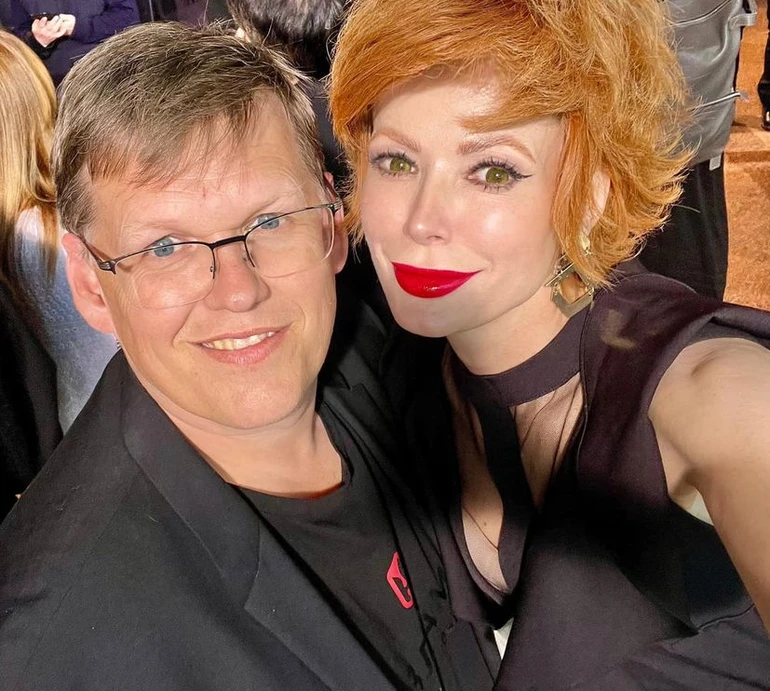 Лебідь із Розенком у total black заселфилися на кінопрем'єрі. Фото