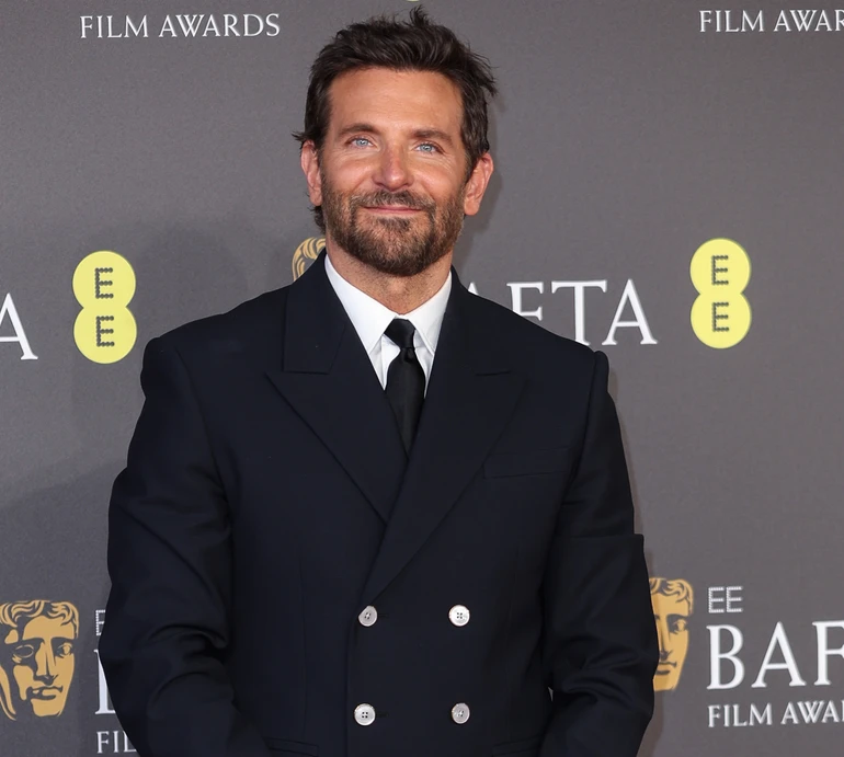 49-річний Купер пішов у денс-відрив із коханою Хадід на концерті відомої співачки. Фото