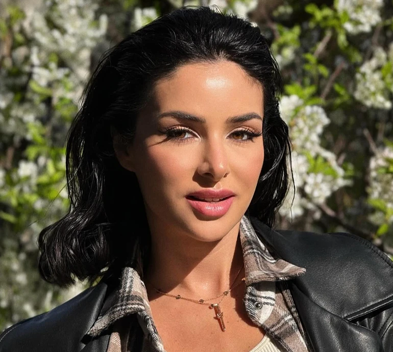 Огнєвіч із мамою заселфилися в пастельних луках. Фото