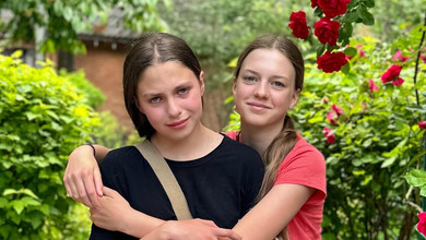 Полякова показала 12-річну доньку в сльозах та повідомила, чому забирає її з Лондона в Україну