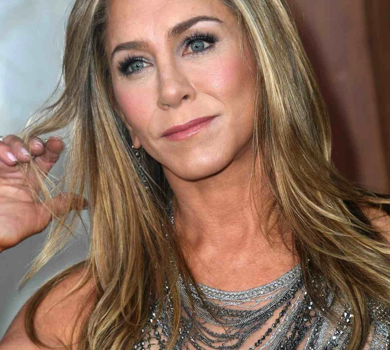 Молюся за вашу доньку: Еністон відреагувала на слова Венса про бездітних леді з котами, сказаних на адресу Камали Гарріс