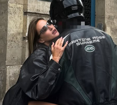 Екс-ВІА Гра Бушміна на мотоциклі заінтригувала обіймами з незнайомцем у Парижі