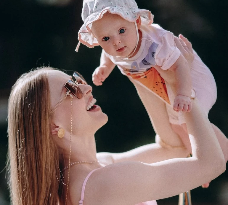Сагайдачна потішила сонячними фото зі своєю солодкою доцею