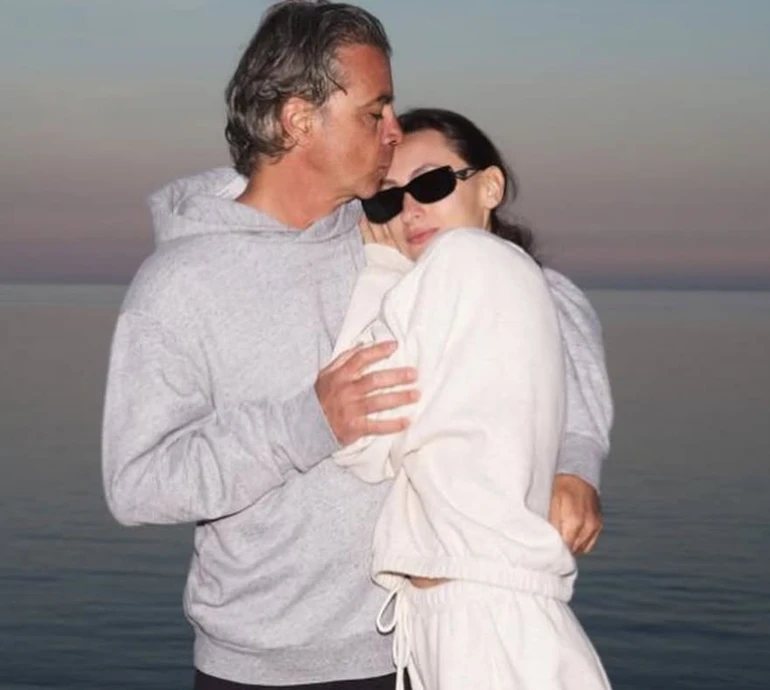 Один рік відчувався як один день: 54-річний Арфуш спільними фото привітав молоду кохану з річницею стосунків