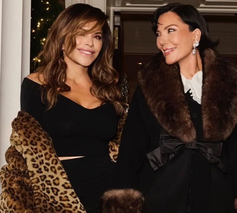 Дружина Безоса в міні та леопардовій шубі відсвяткувала 56-річчя з мамою Кардашян у хутрі