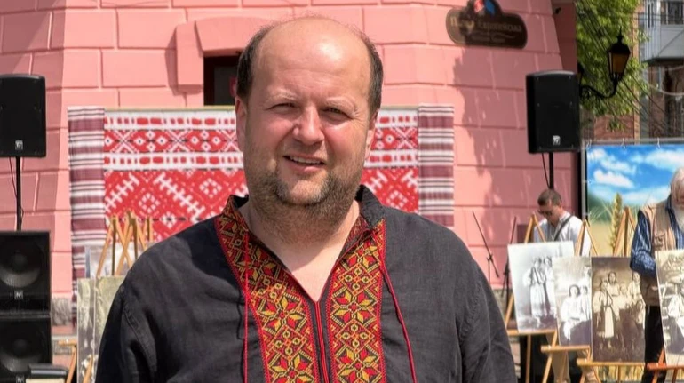 Далі - тільки вперед: Бронюк привітав сина із закінченням 9 класу та похвалився його атестатом