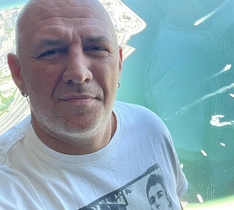 Називаю це workation: Потап на пляжі в Мексиці показав, як поєднує роботу і задоволення