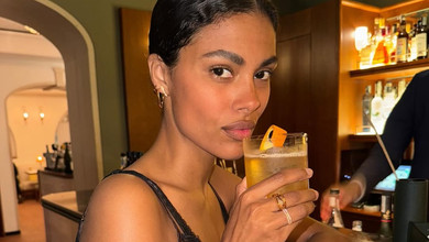 Морські зірки та сексі пози: Тіна Кунакі у різних бікіні посвітила модельними формами на відпочинку. Фото