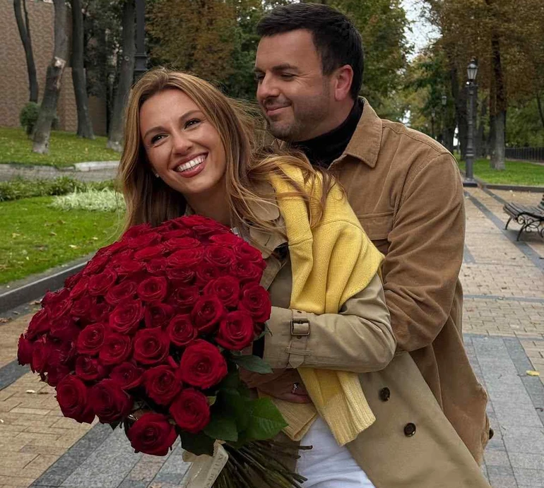 Неймовірна дівчина, яку я любитиму все життя: Решетнік в день 36-річчя дружини звернувся до неї зі зворушливим зізнанням