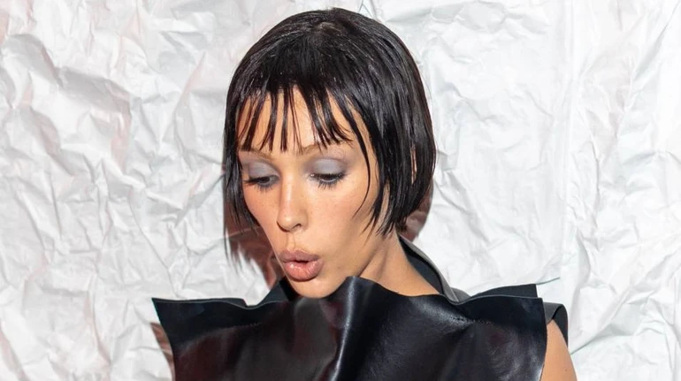 Нова стрижка і новий колір: дружина Веста в тісненькому топі та міні засвітилася у Лос-Анджелесі