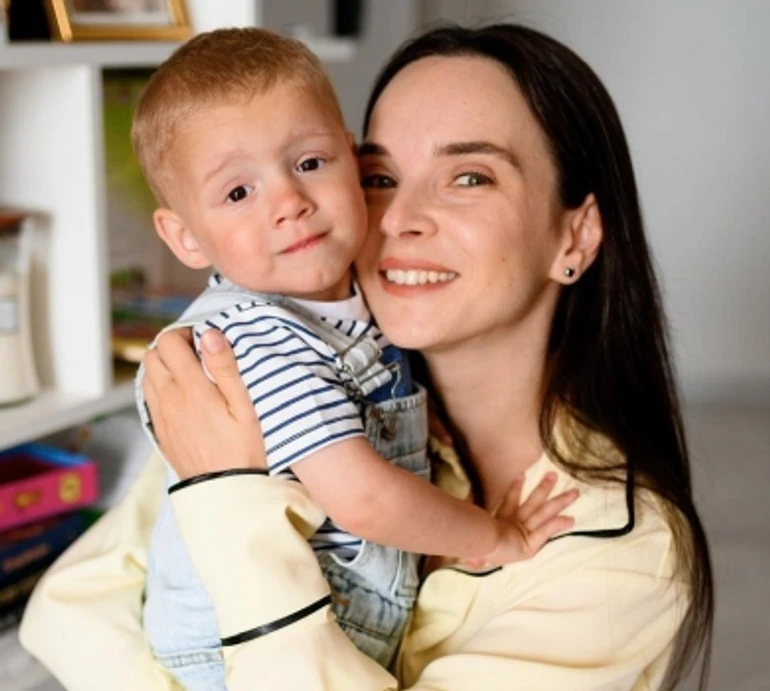 Чому не народити самій?: дружина Мірошниченка відповіла на поширене питання та зворушила ФОТО з прийомним сином