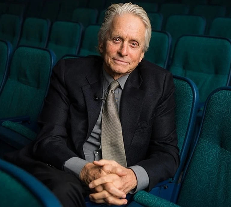 Татусева дівчинка: 21-річна красуня-донька Майкла Дугласа показалася з ним на милих селфі