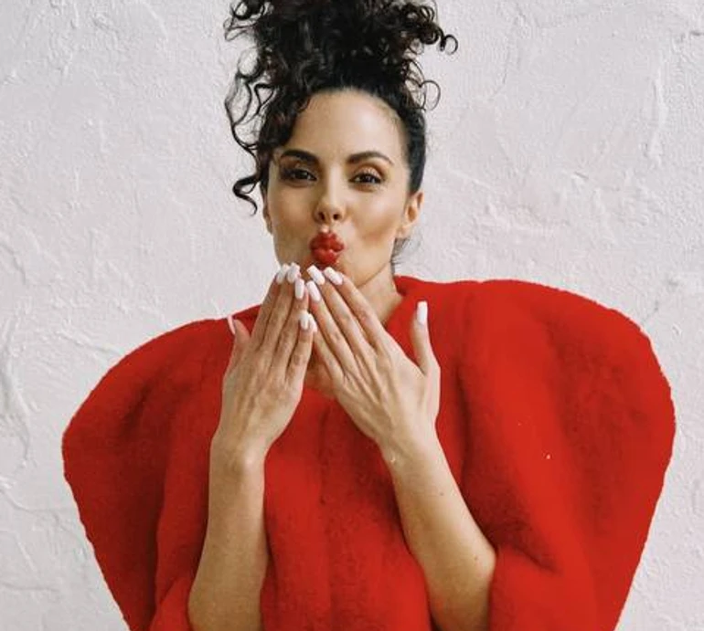 Натхнення буденного макіяжу: Каменських показала улюблений спосіб фарбування губ