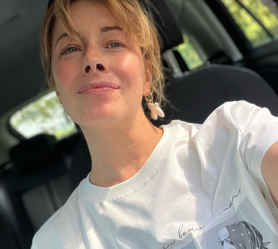 Шматочки літа: Кравець повеселила посмішкою сина та похвалилася розтяжкою доньки