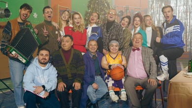 Павлік у ролі трудовика та ведучий Миколиної погоди: зірки запалили в новорічному кліпі з вайбом 1990-х