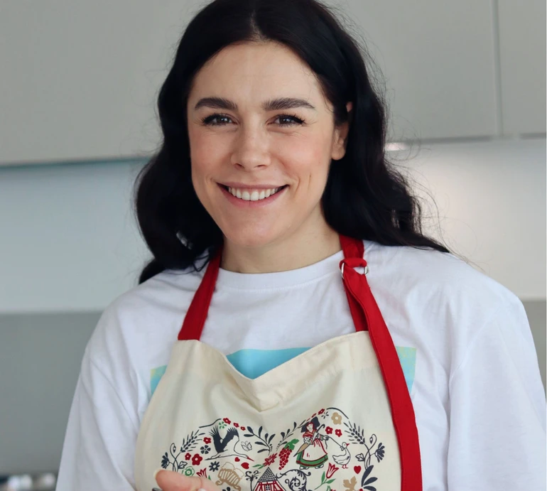 Онуфрійчук з 90-річною бабусею і сестрою розкрили рецепт фірмових налисників