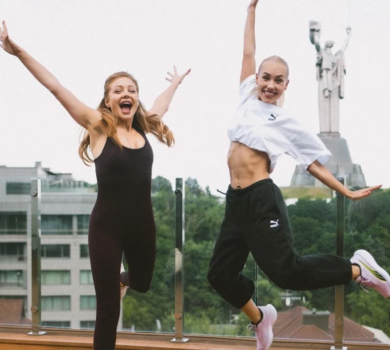 Відчуваю себе дохлячкою: Квіткова спробувала потренуватися з Кароль та була вражена. Відео