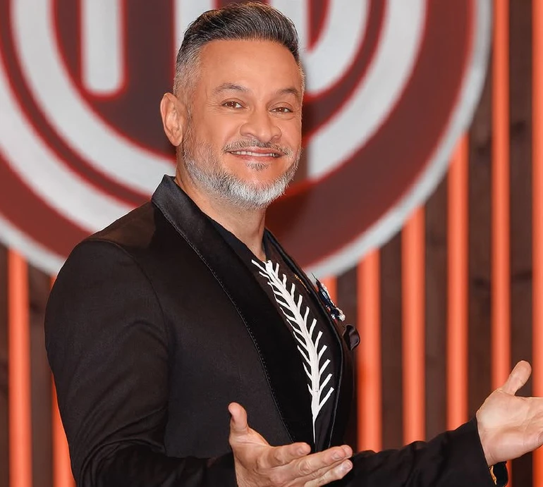 Скоро Великдень: Ектор Хіменес-Браво показав простий рецепт домашніх сосисок