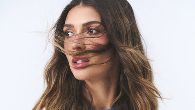 Дружина Яремчука у трусиках і топі похвалилася спортивним тілом на ефектних фото