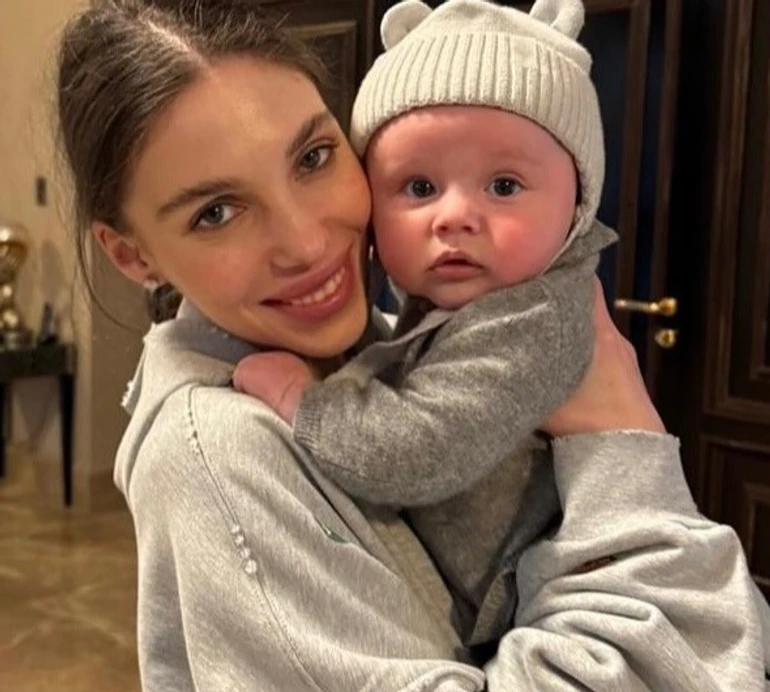 Більше, ніж сенс життя: донька Суркіса привітала його онука з півріччям теплими сімейними фото