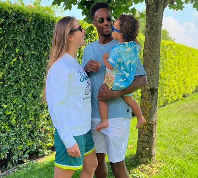 Стаєш веселою і допитливою: чоловік Світоліної привітав їхню доню з 3-річчям та замилував її фото на мопеді