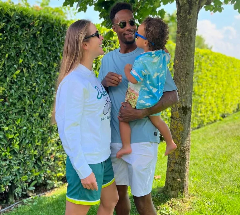 Стаєш веселою і допитливою: чоловік Світоліної привітав їхню доню з 3-річчям та замилував її фото на мопеді