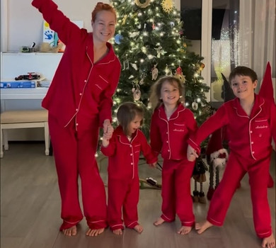 Піжамний фемілі-лук і ялинка: Тарабарова з трьома дітьми показалися в атмосферному відео
