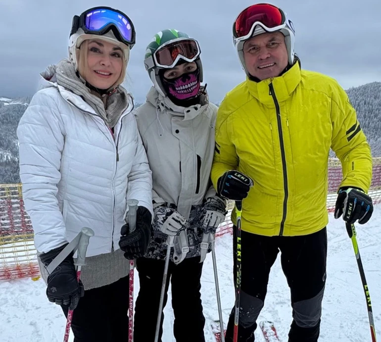 Завзяті лижники: Сумська показала активний відпочинок з чоловіком і дочкою в Буковелі. Фото