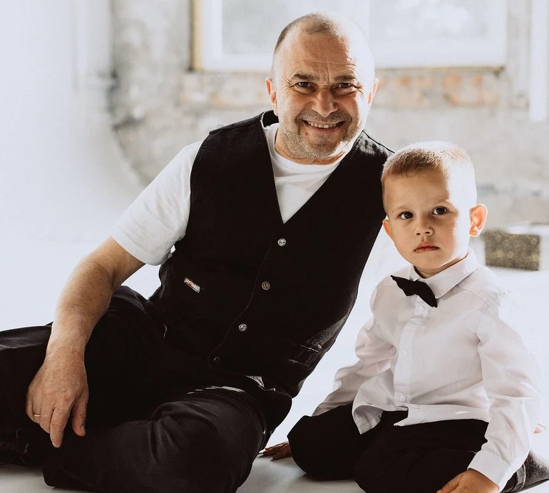 Місяць не бачилися: Репяхова замилувала відео зустрічі Павліка з 3-річним сином