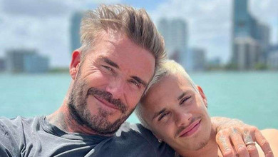 Середній син Бекхемів показався з новою подружкою та набив романтичне тату. Фото