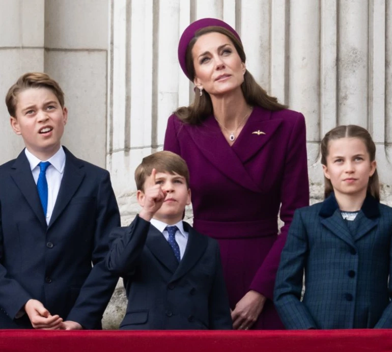 Серйозний Джордж, стримана Шарлотта і пустун Луї: онуки Чарльза ІІІ замилували появою на параді в Лондоні